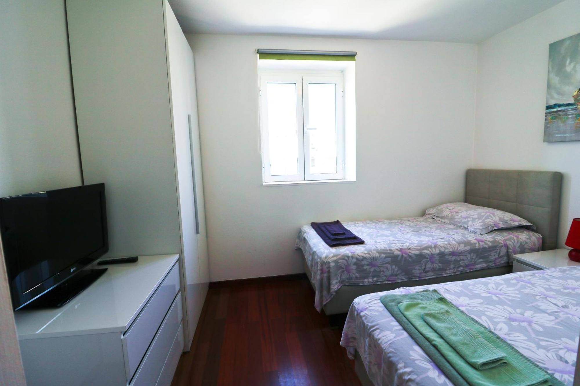 Apartament And Tudor Split