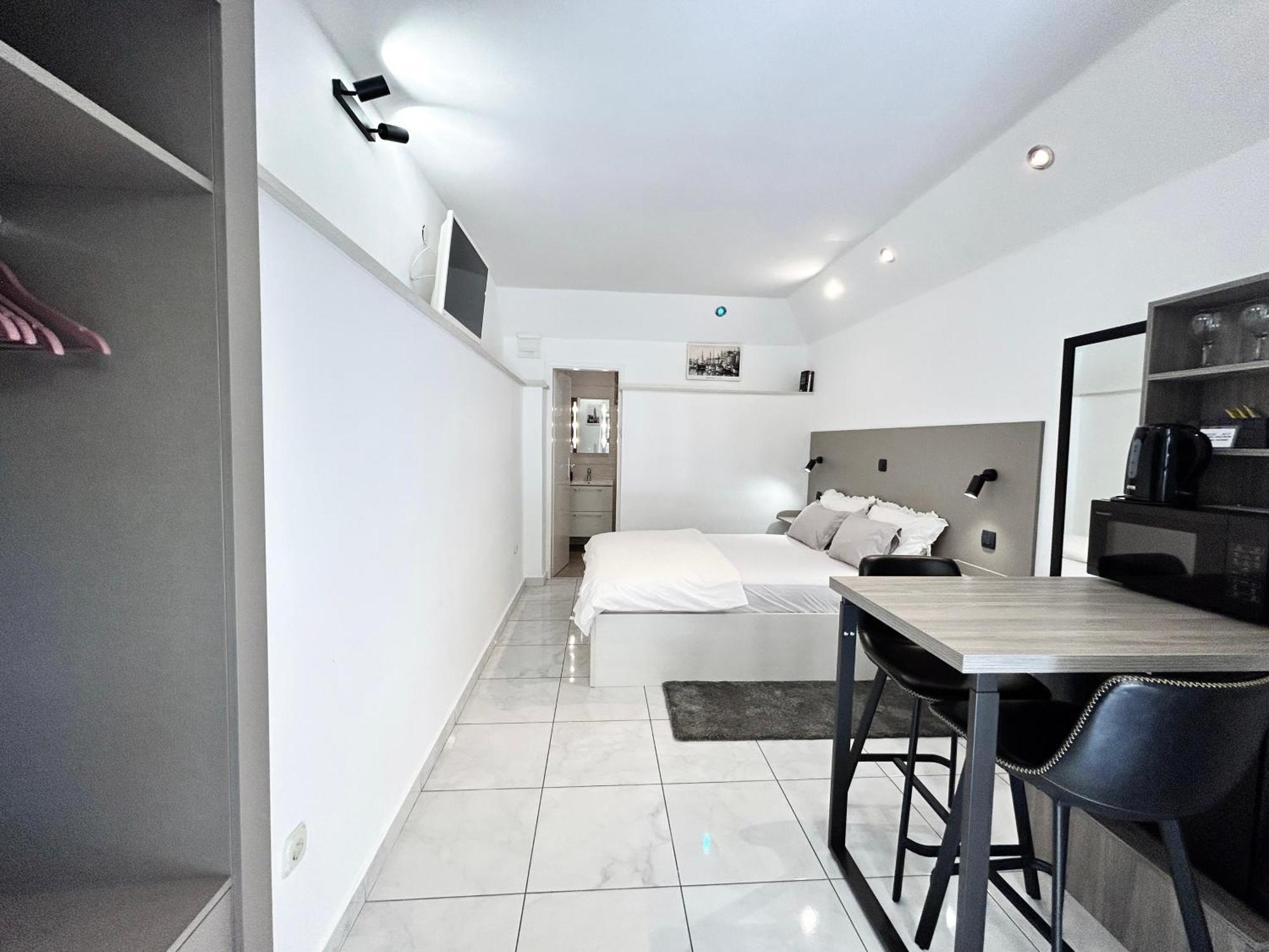 Apartament And Tudor *